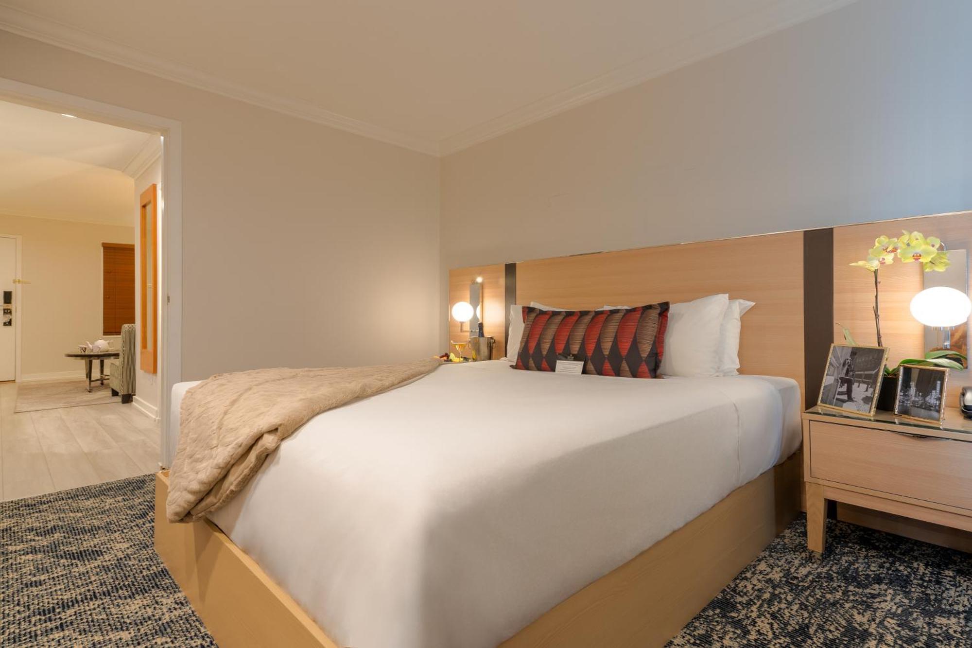 Executive Suites Hotel & Conference Center, Metro Vancouver Burnaby Esterno foto