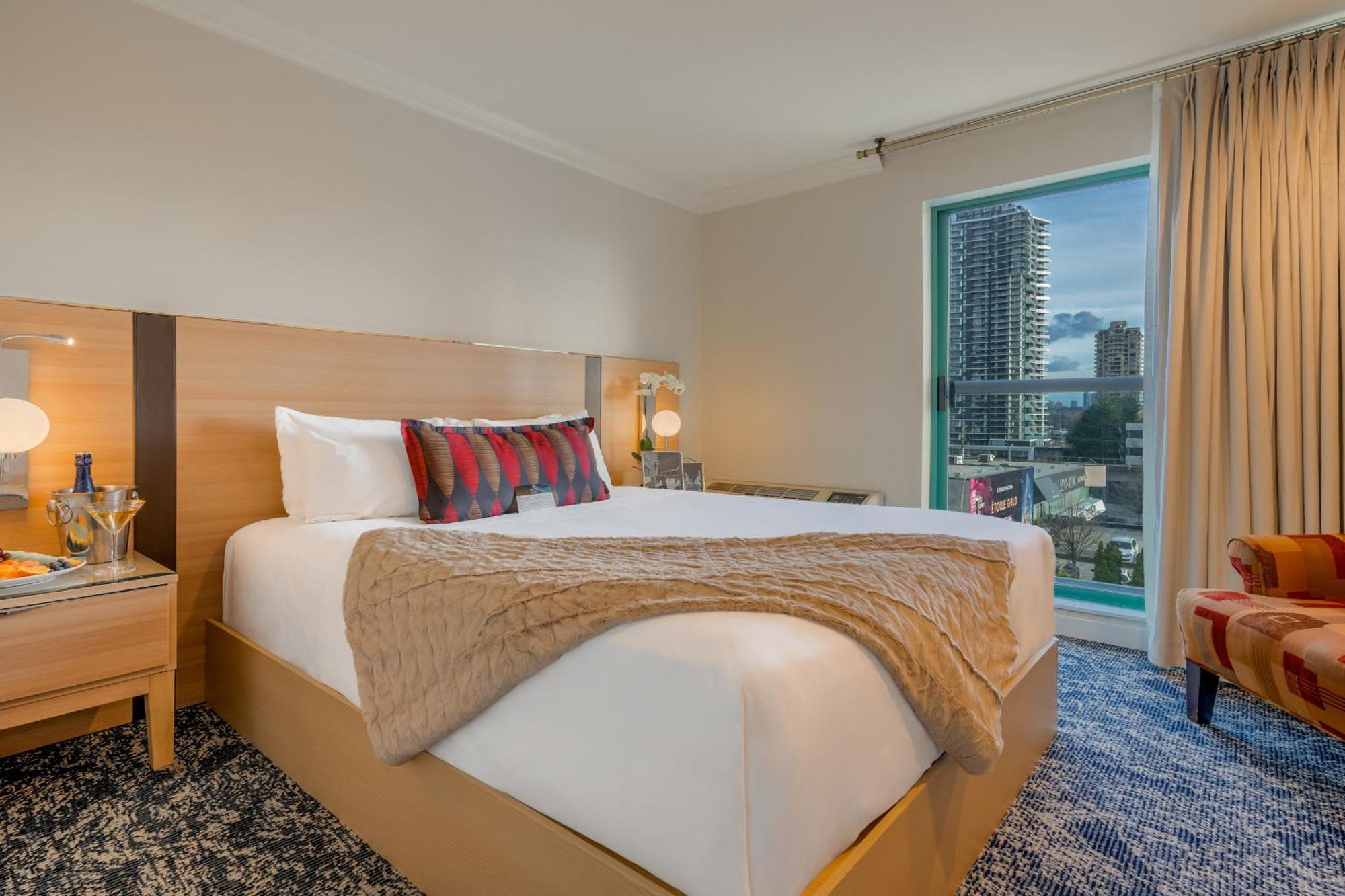 Executive Suites Hotel & Conference Center, Metro Vancouver Burnaby Esterno foto