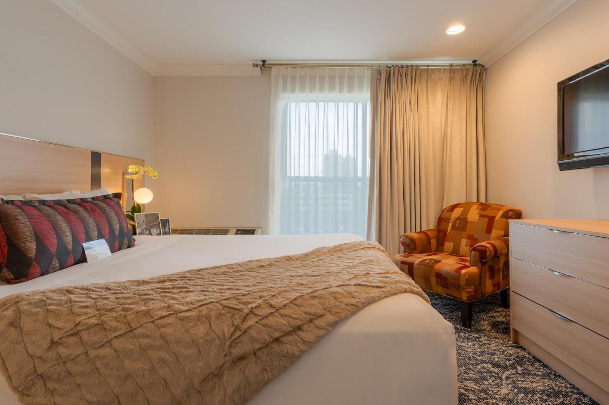 Executive Suites Hotel & Conference Center, Metro Vancouver Burnaby Esterno foto
