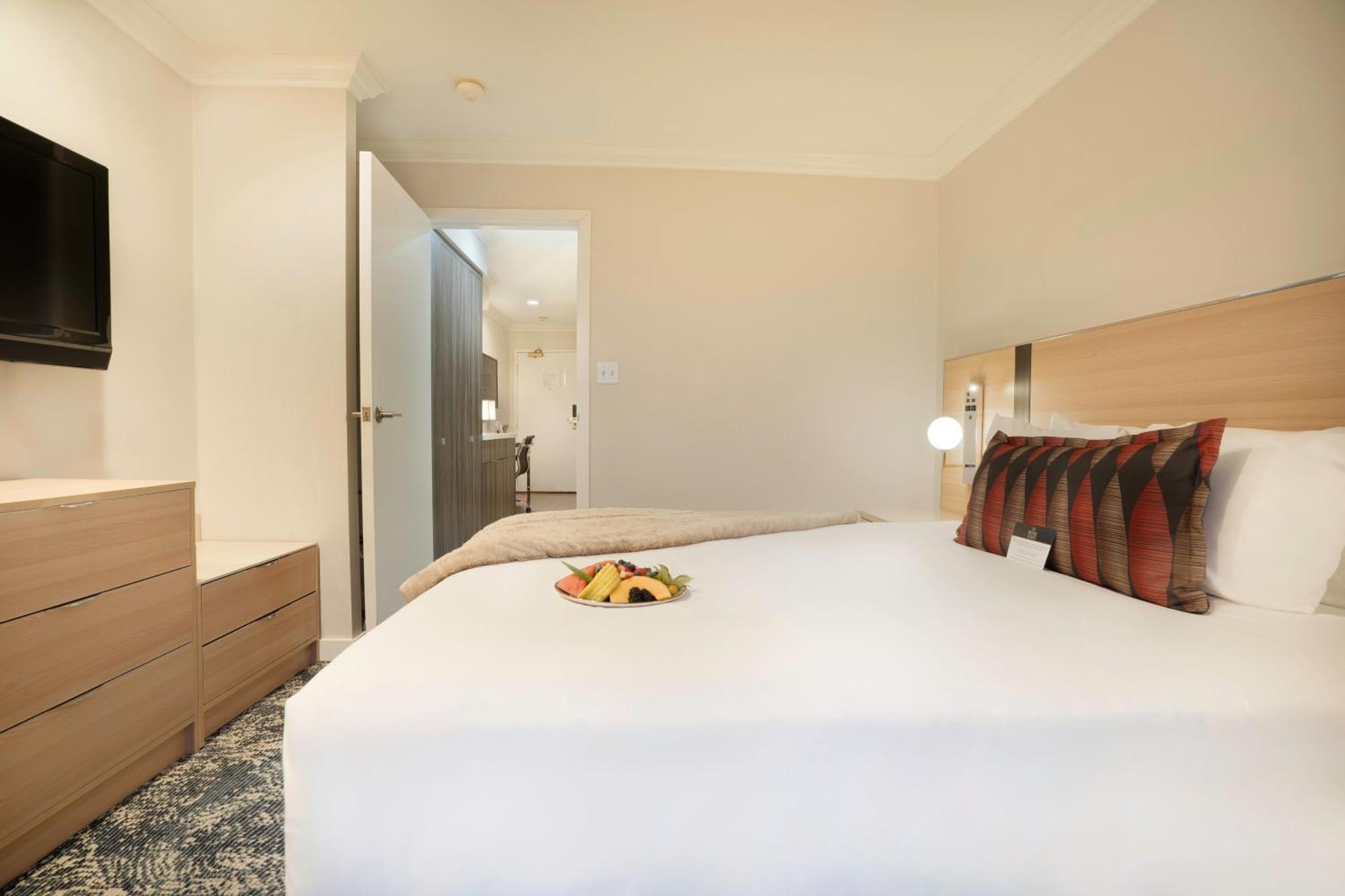Executive Suites Hotel & Conference Center, Metro Vancouver Burnaby Esterno foto